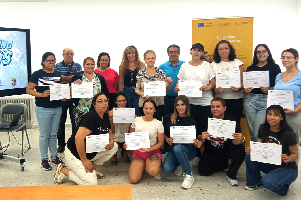 En este momento estás viendo 35 participantes de Belvís de la Jara finalizan su formación en atención sociosanitaria dentro del programa España Emprende de la Cámara