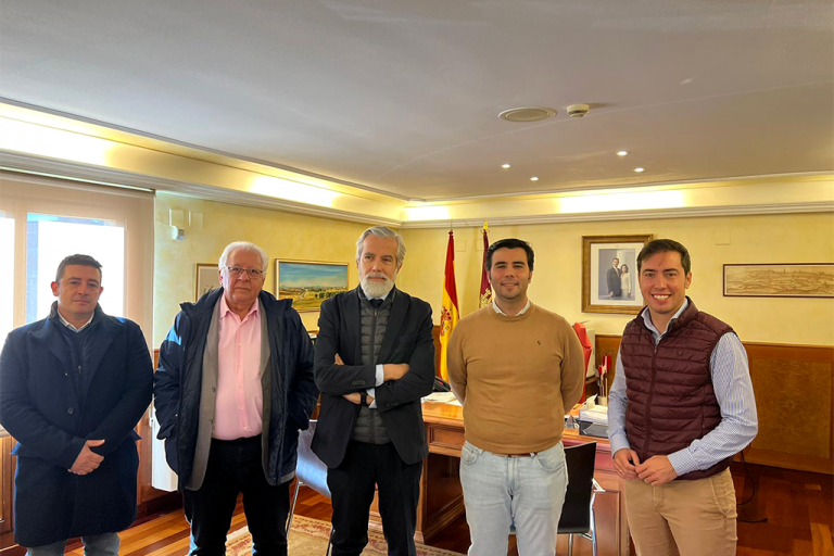 Lee más sobre el artículo Reunión entre representantes de la Cámara de Comercio de Toledo y el Ayuntamiento de Torrijos.