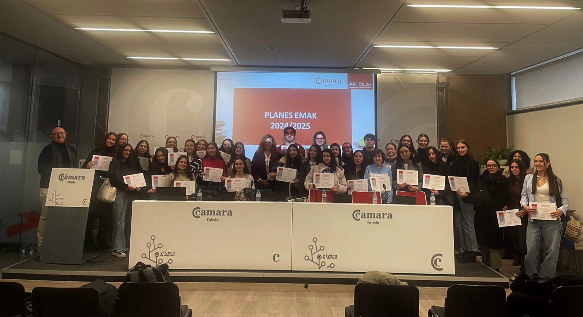 En este momento estás viendo Innovación y Tecnología: Estudiantes de la UCLM presentan sus proyectos en la Cámara de Comercio de Toledo