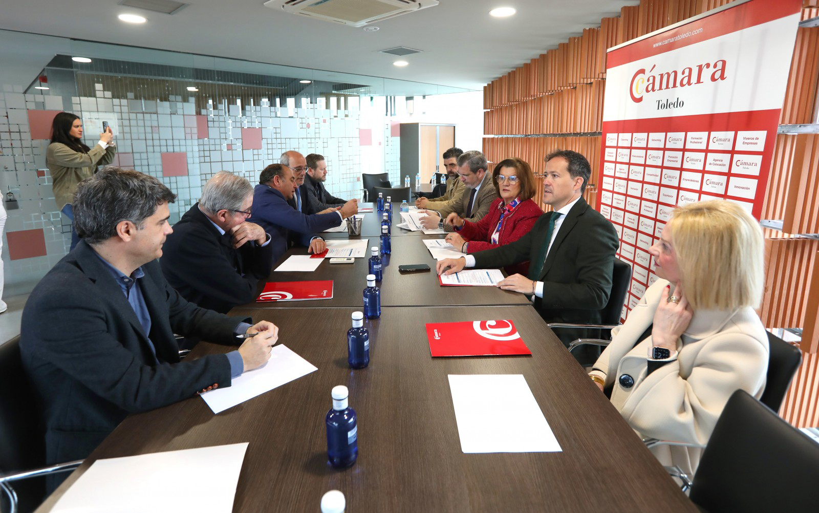 En este momento estás viendo El alcalde de Toledo visita el Vivero de Empresas para reforzar la colaboración institucional con la Cámara de Comercio