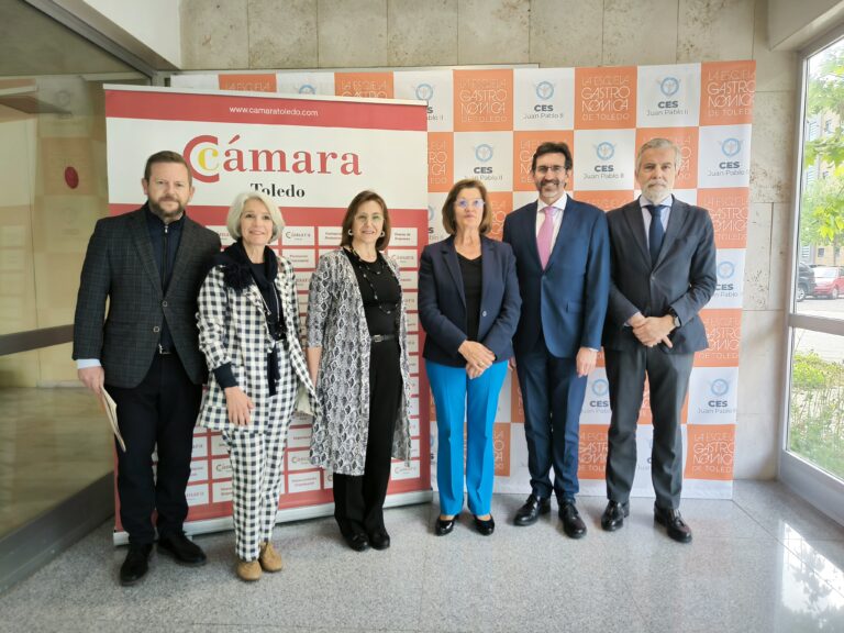 Lee más sobre el artículo El CES Juan Pablo II y la Cámara de Comercio de Toledo firman un convenio para impulsar la Formación para el Empleo