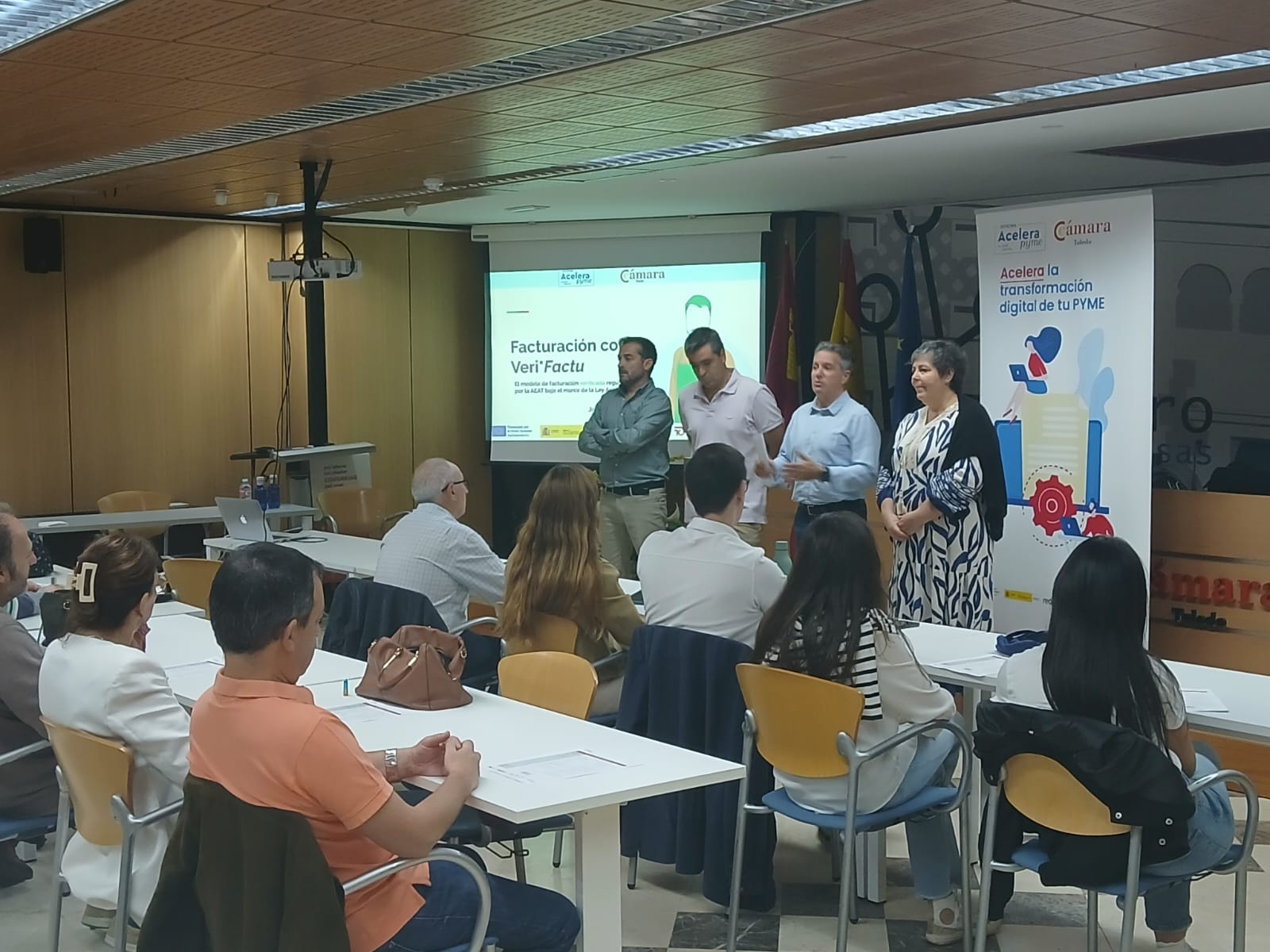 En este momento estás viendo Gran acogida del taller sobre Verifactu y factura electrónica organizado por la Cámara de Comercio en Talavera