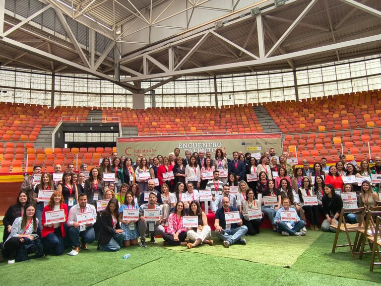 Lee más sobre el artículo Illescas reúne a más de 700 personas en un Encuentro de Empleo 45+ con gran afluencia y un innovador formato “de película”